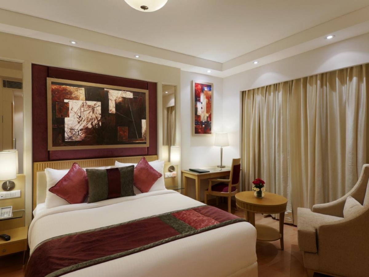 Inde Hotel Vista Woods Huda City Centre, Гургаон Экстерьер фото