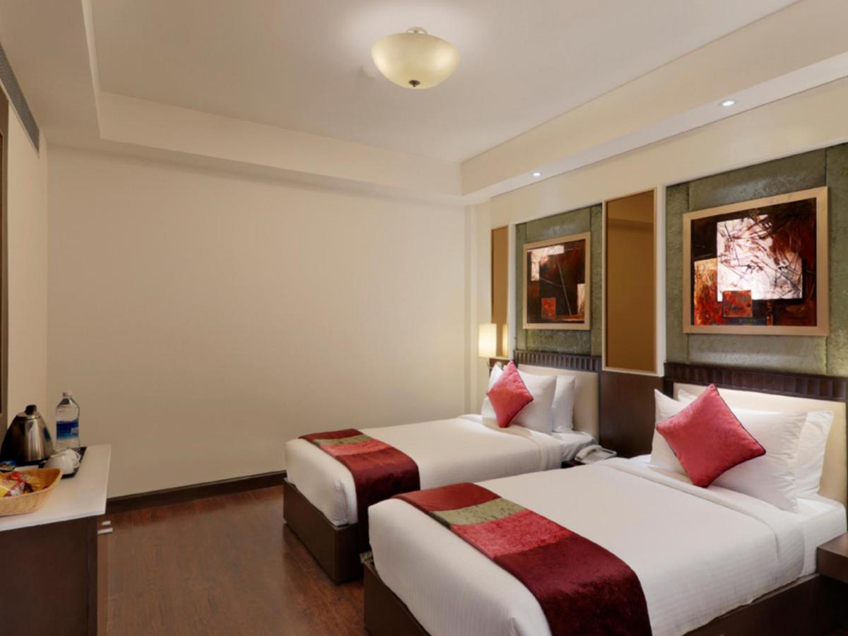 Inde Hotel Vista Woods Huda City Centre, Гургаон Экстерьер фото