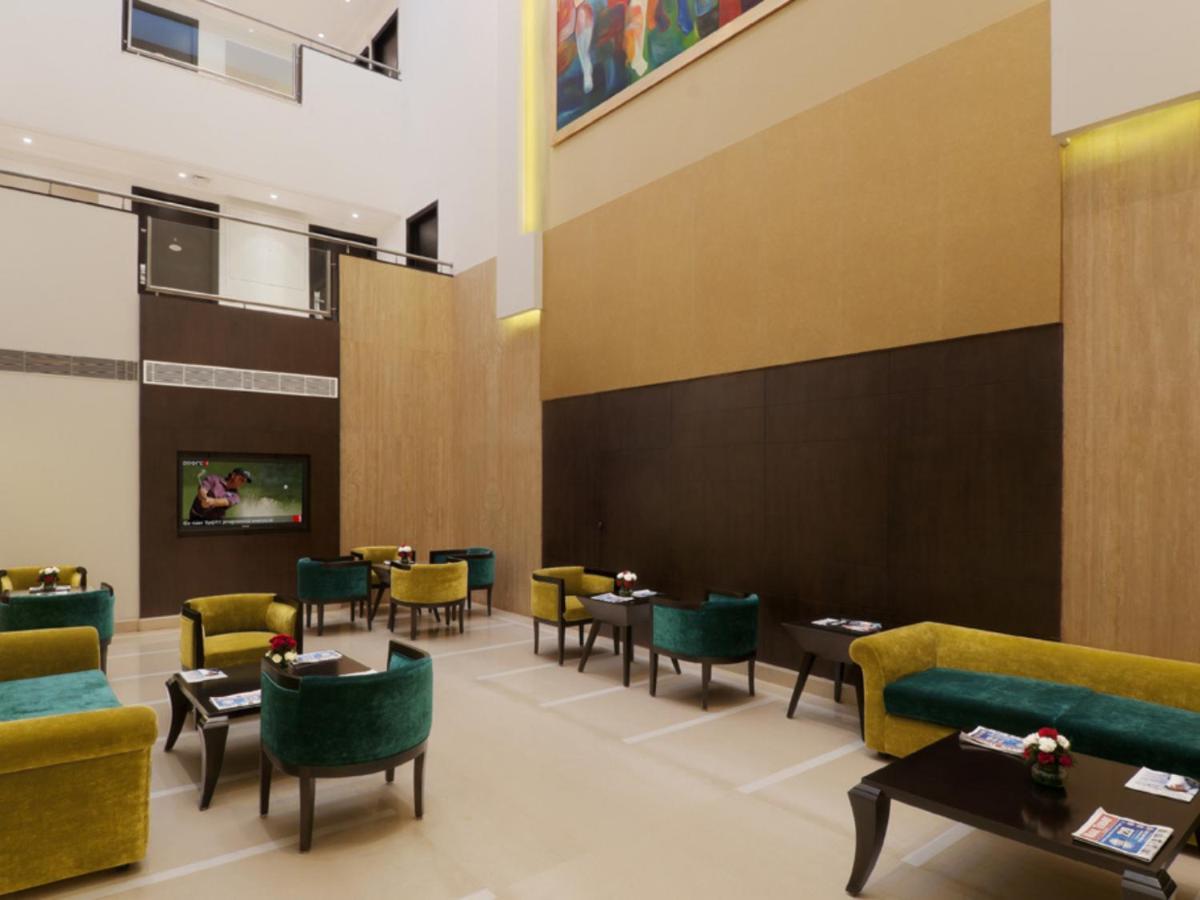Inde Hotel Vista Woods Huda City Centre, Гургаон Экстерьер фото