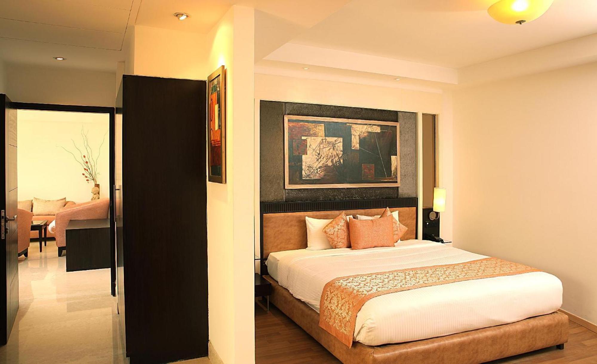 Inde Hotel Vista Woods Huda City Centre, Гургаон Экстерьер фото