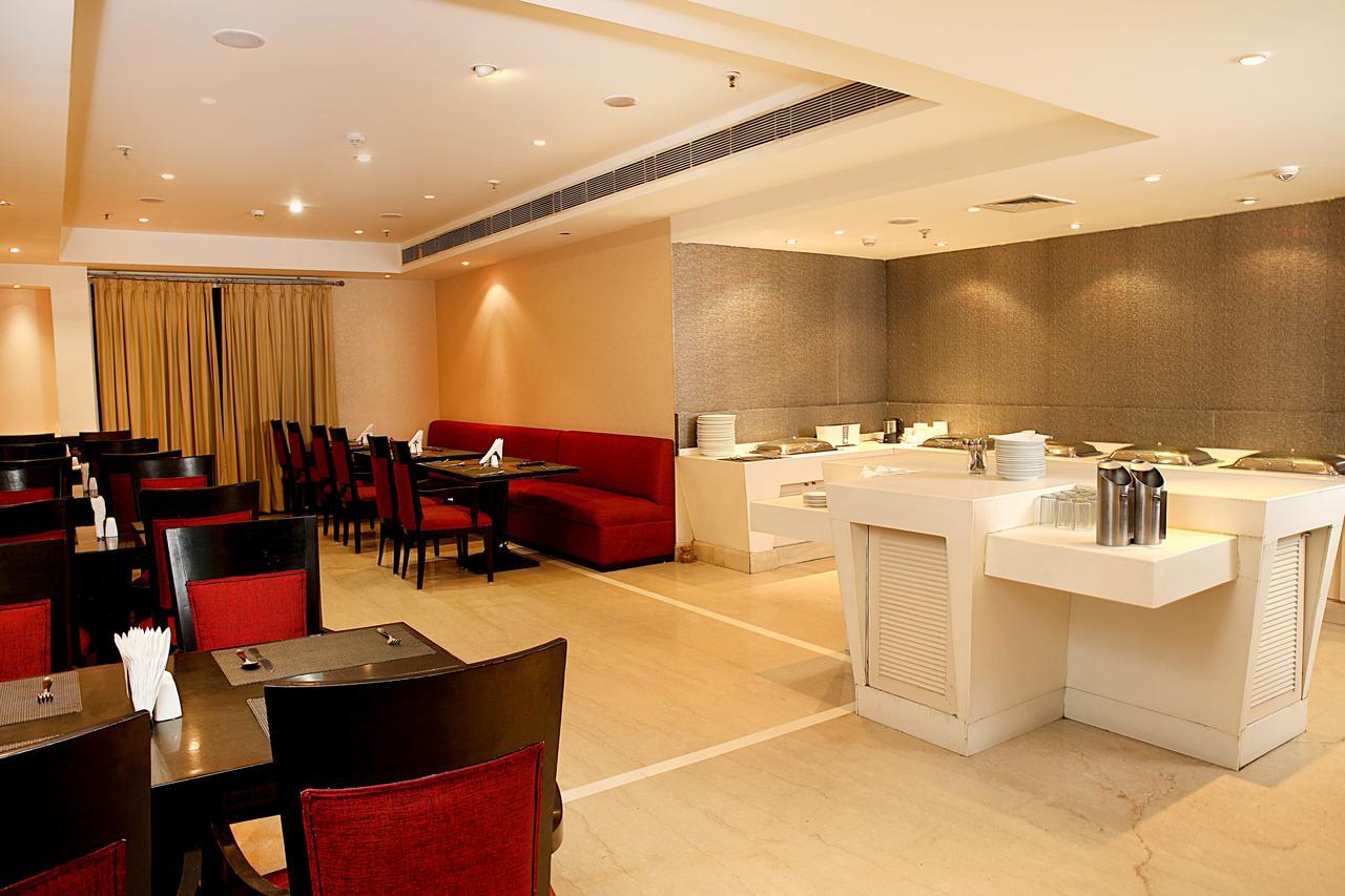 Inde Hotel Vista Woods Huda City Centre, Гургаон Экстерьер фото
