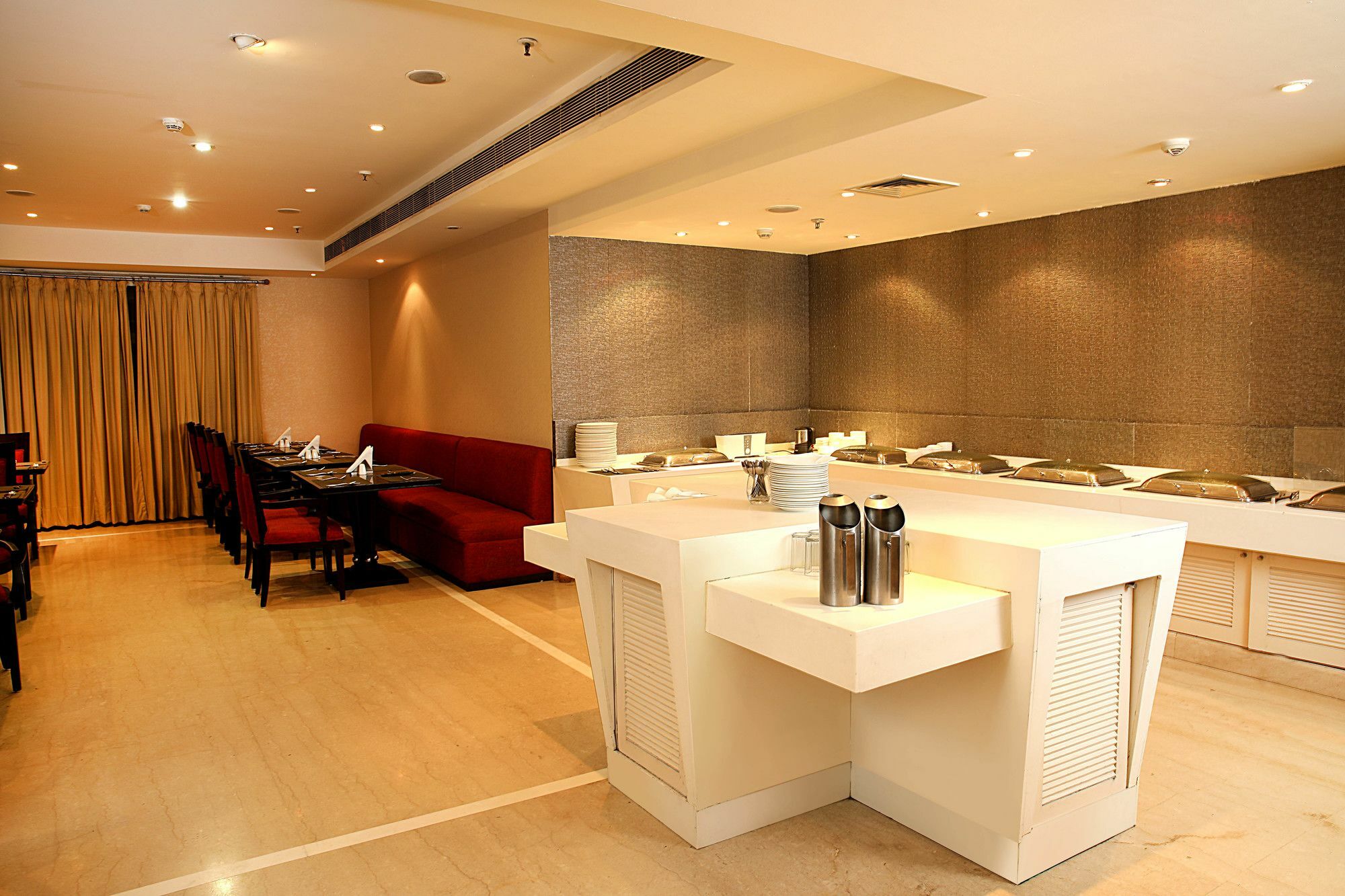 Inde Hotel Vista Woods Huda City Centre, Гургаон Экстерьер фото