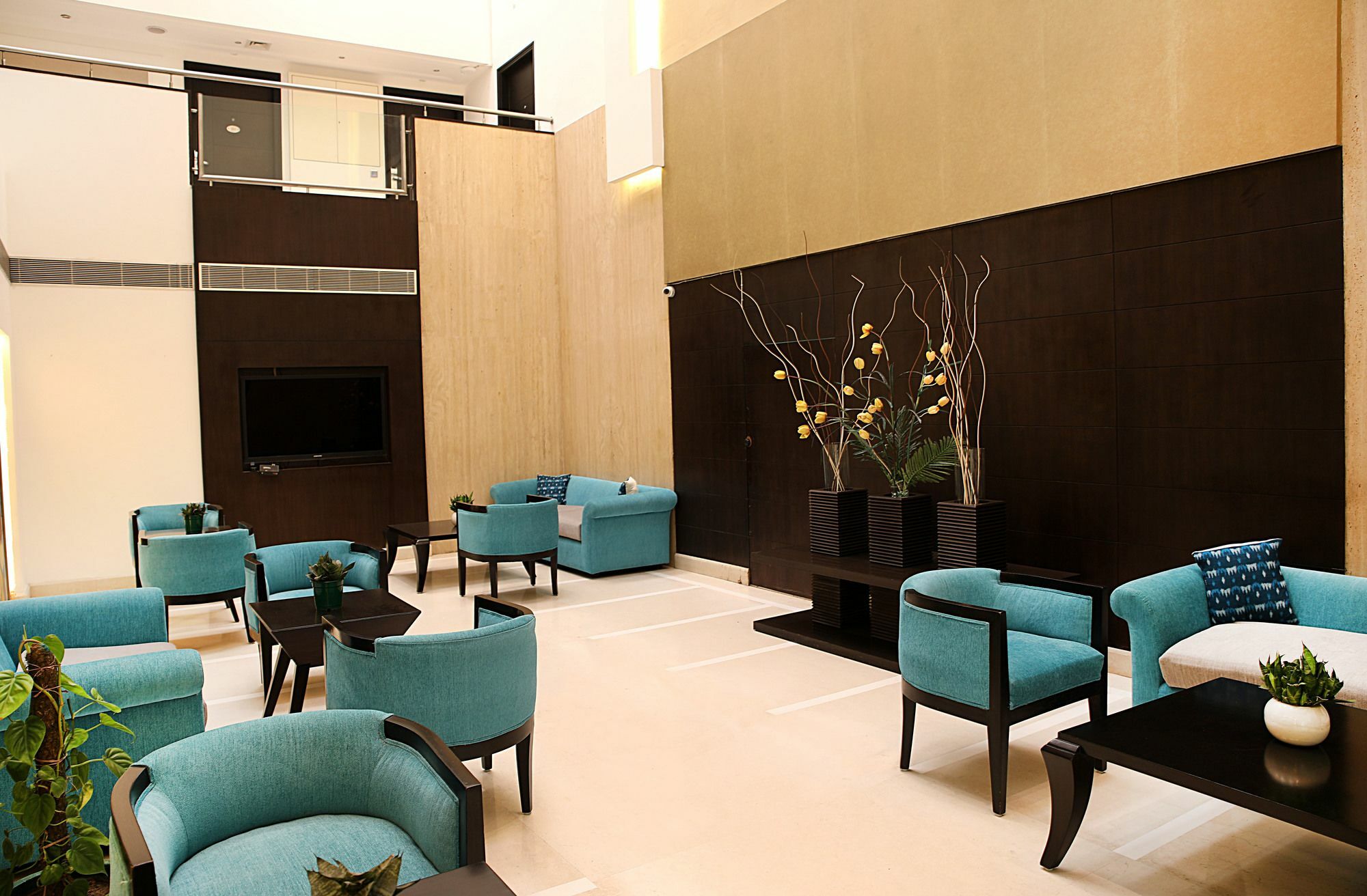Inde Hotel Vista Woods Huda City Centre, Гургаон Экстерьер фото