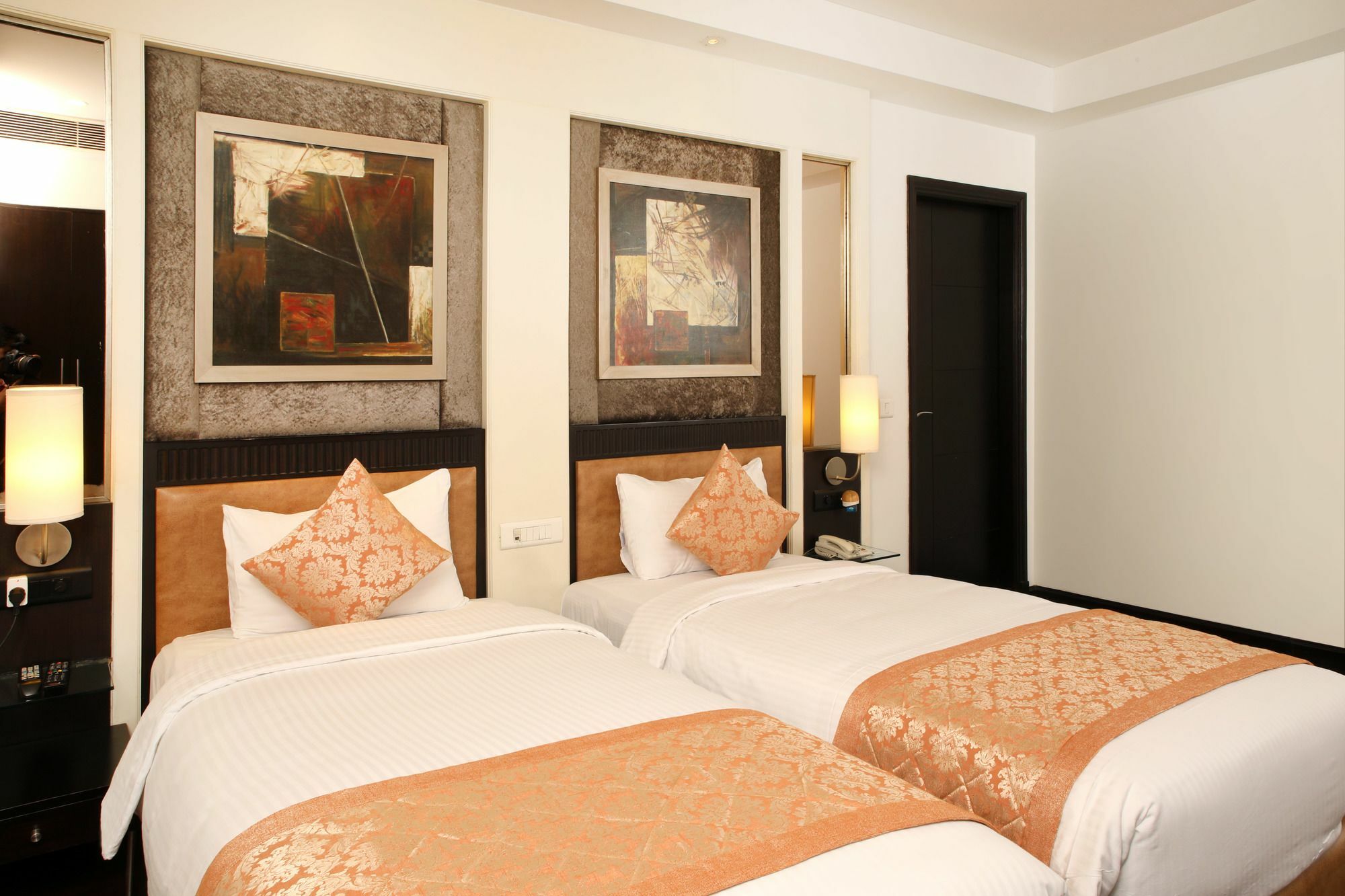 Inde Hotel Vista Woods Huda City Centre, Гургаон Экстерьер фото