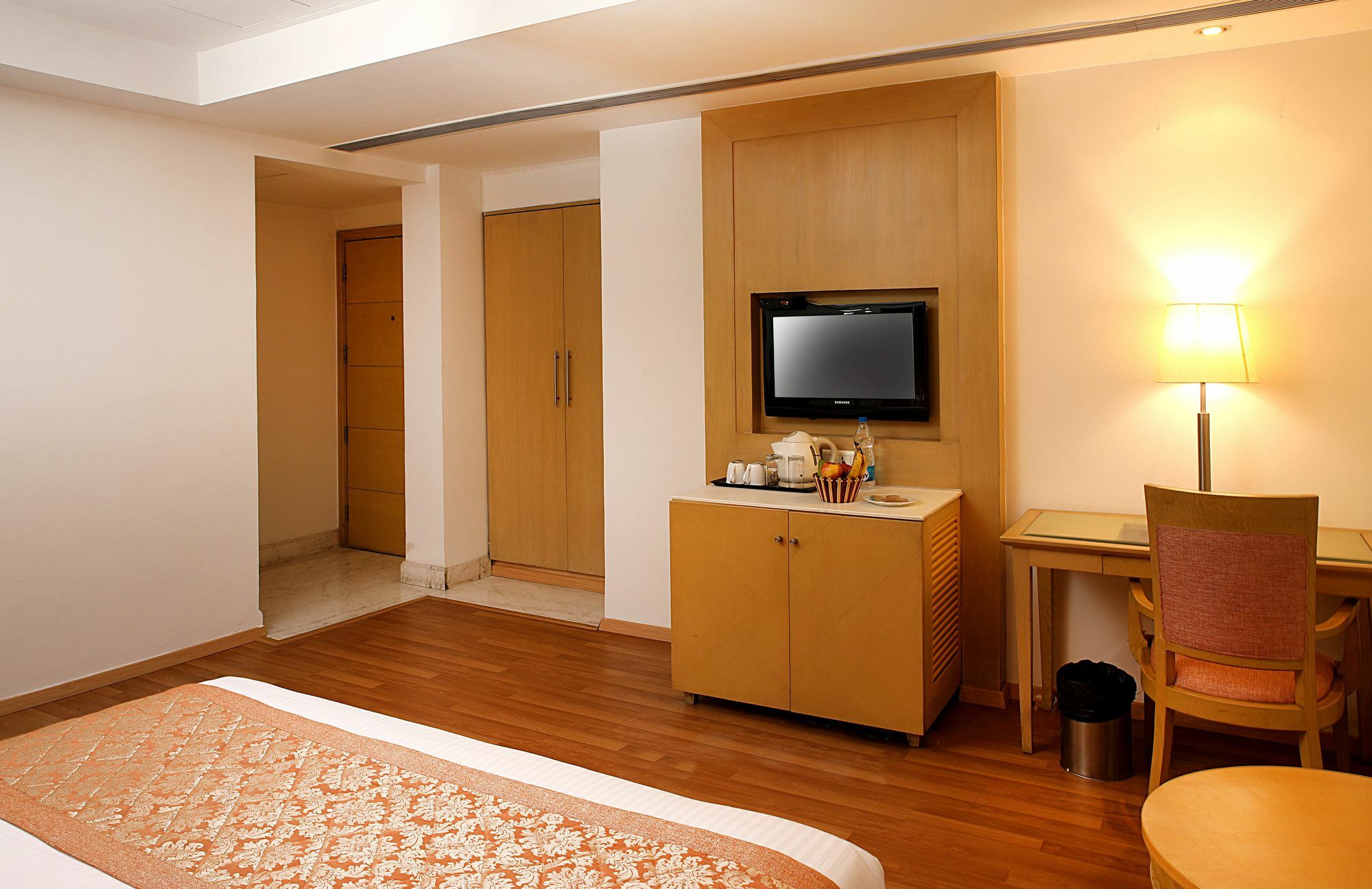 Inde Hotel Vista Woods Huda City Centre, Гургаон Экстерьер фото